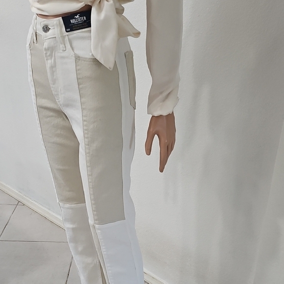 NWT Ultra High Rise Hollister Cream and White Ankle Jeans - Picture 3 of 10